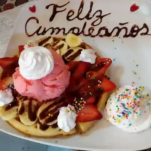 Waffle de Cumpleaños con Helado