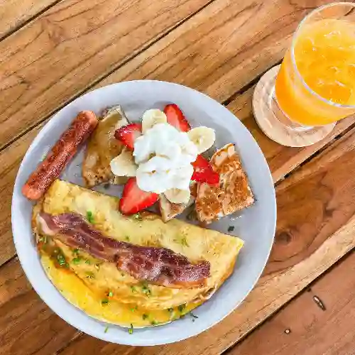 Omellette Carnes + Jugo Natural
