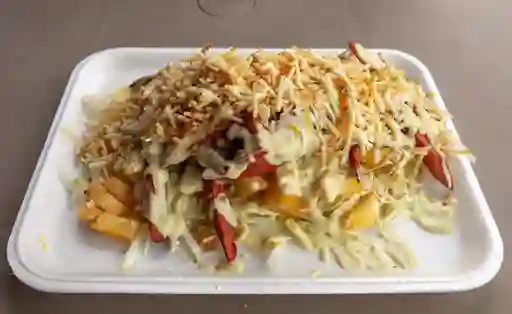 Salchipapa Suiza