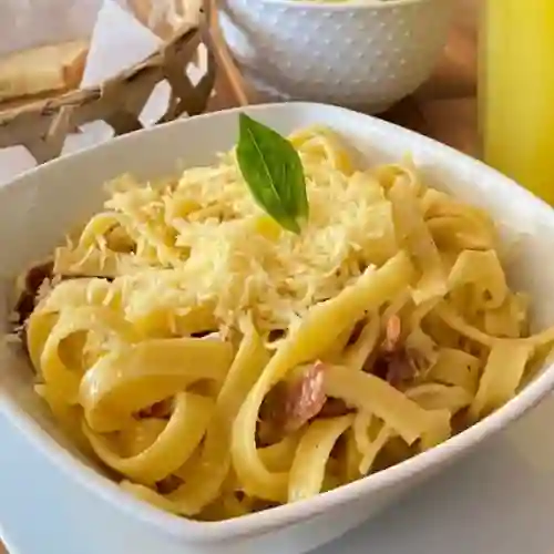 Combo Lunes/ Pasta Larga Carbonara