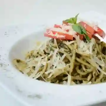 Pasta con Salsa Pesto