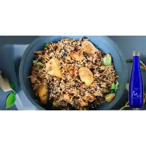 Combo Arroz Chaufa con Pollo + Manatial Sin Gas 300ML