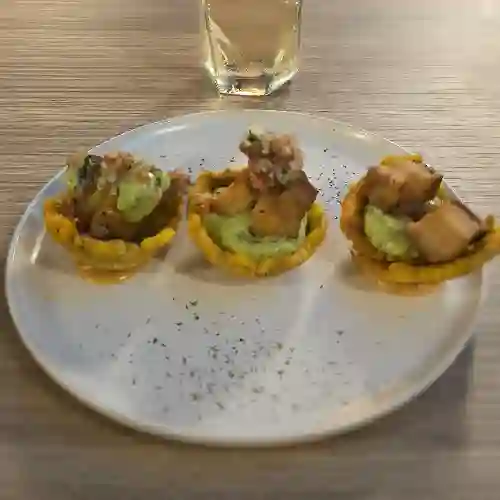 Patacones con Chicharron