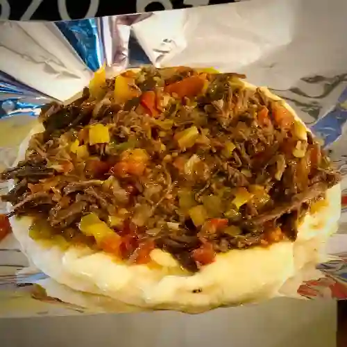 Arepa con Carne y Hogao
