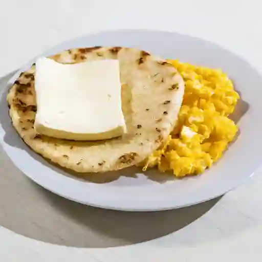 Huevos con arepa paisa