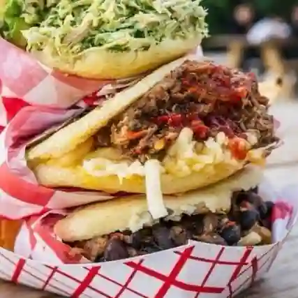 Arepa con Todo