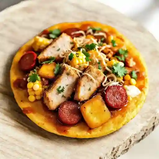 3 Personas Con Arepa Paisa