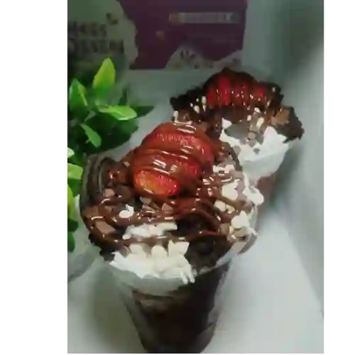 Fresas con Crema 16 Oz