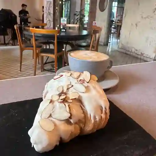 Croissant de chocolate blanco