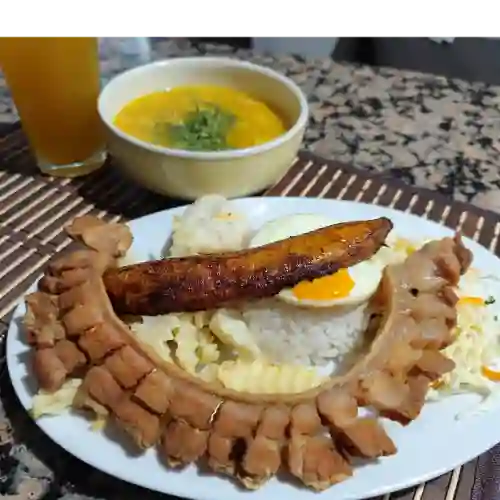 Almuerzon Chicharrón