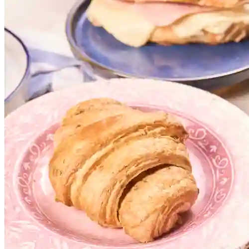 Croissant de Pesto y Queso Costeño