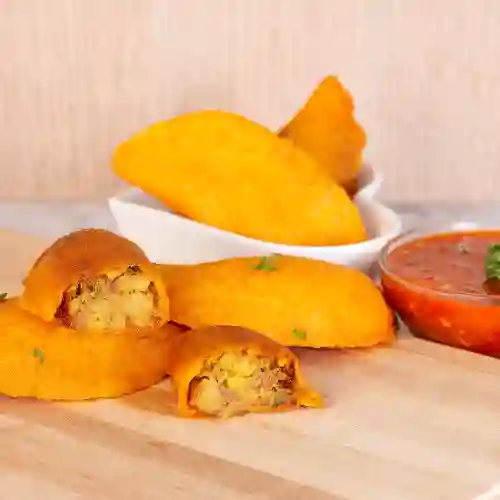 Empanada Tradicional de Papa con Carne
