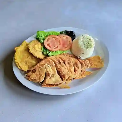 Almuerzo con Mojarra