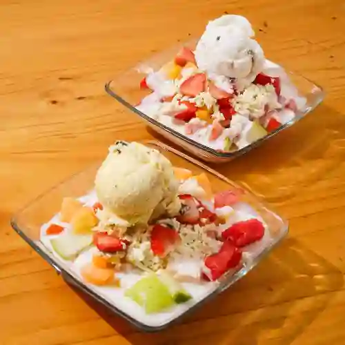 Combo Duo Ensalada Tropical con Helado