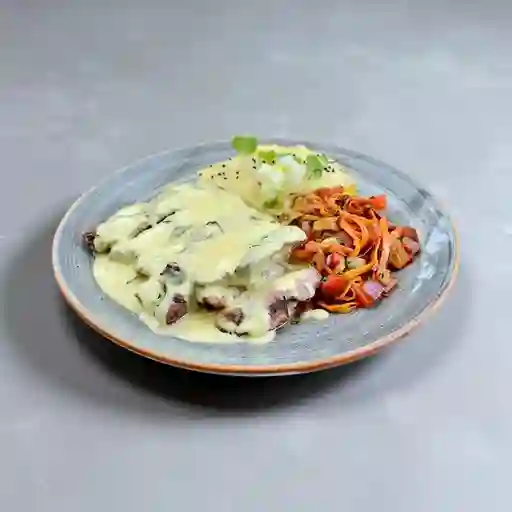 Bondiola de cerdo en salsa de queso azul