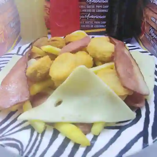 Salchipapas con Nuguess de Pollo