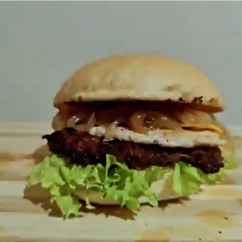 Burger Carne y Pollo + Gaseosa 250 ml
