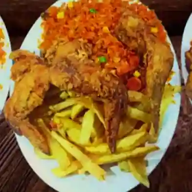 Arroz paisa con alitas bbq