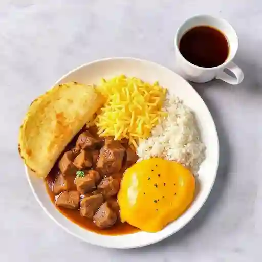 Res, cerdo o pollo guisado