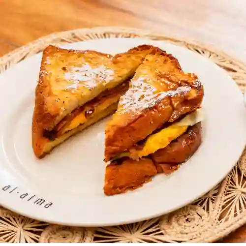 Sándwich de Tostada Francesa con Jamón