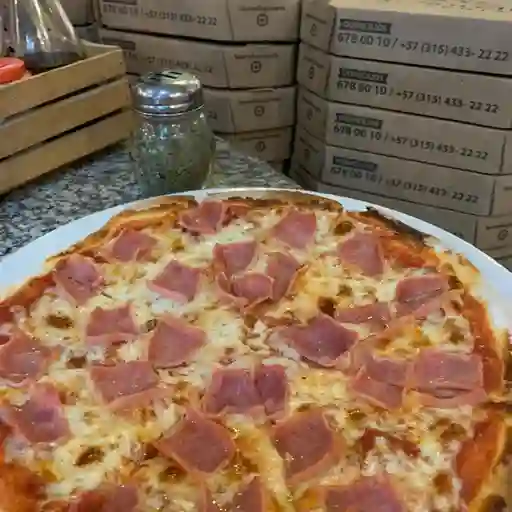 Pizza jamón y queso