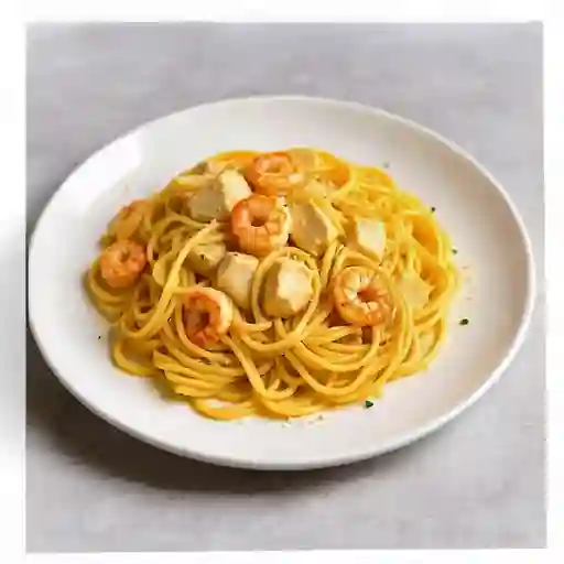 Espagueti con Camarón y Pollo
