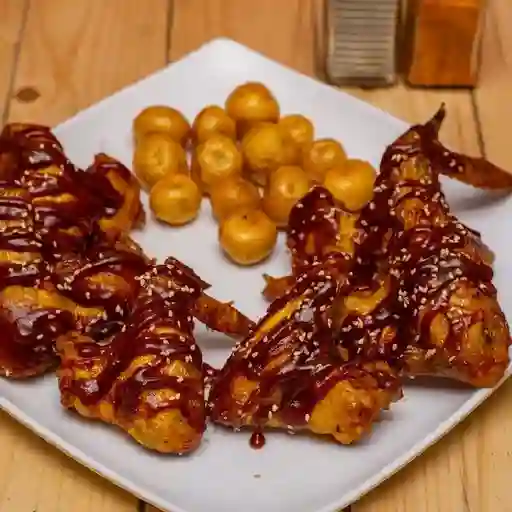 Alitas de pollo en salsa bbq y ajonjolí