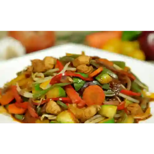 Chop suey con pollo