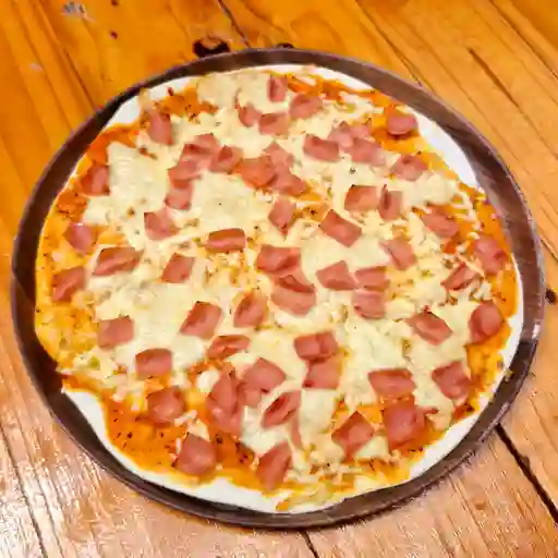 Pizza con jamón y queso