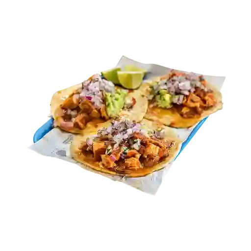 Tostada de Tinga de Pollo
