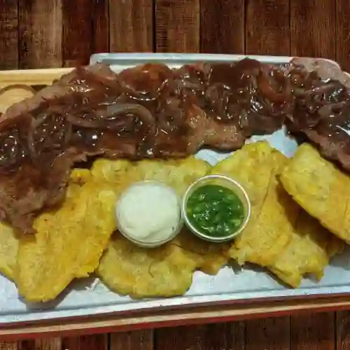 Lomo fino encebollada