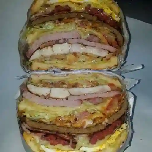 Hamburguesa venezolana con todo