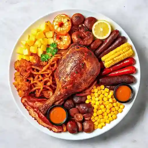 Pernil De Cerdo, Costilla Ahumada, Camarón, Chicharrón, Tocineta, Chorizo, Piña, Maicitos, Champiñones, Raices, Plátano Maduro Superfamiliar (7P)