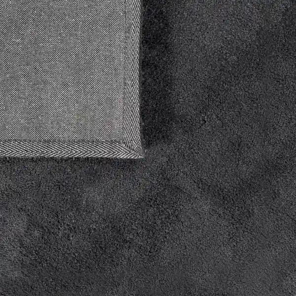 Alfombra Tufted Poly Liso Negro Diseño 0001 Casaideas