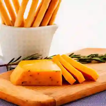 Queso tilsit ahumado