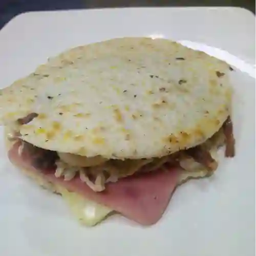 Arepa con Todo