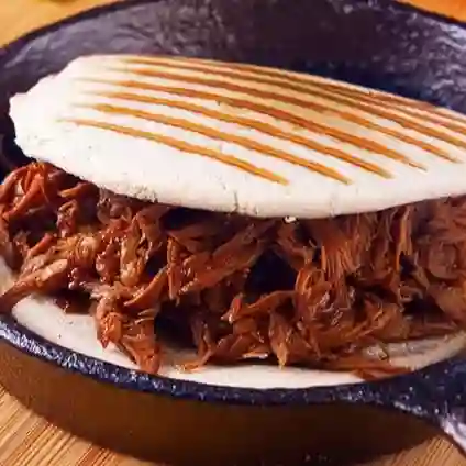 Arepa de Carne Desmechada