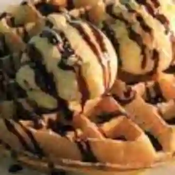 Waffle con Helado 2 Personas 24 Onz.