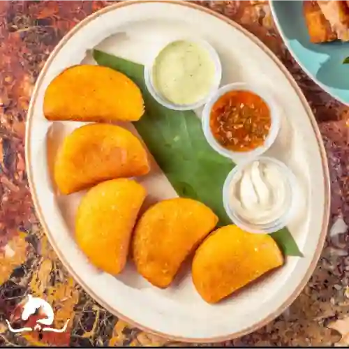 Empanadas Criollas de Rabo de Toro