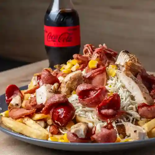 Salchipapa Pollo Suiza + Bebida