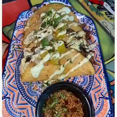 Taquesudos de birria