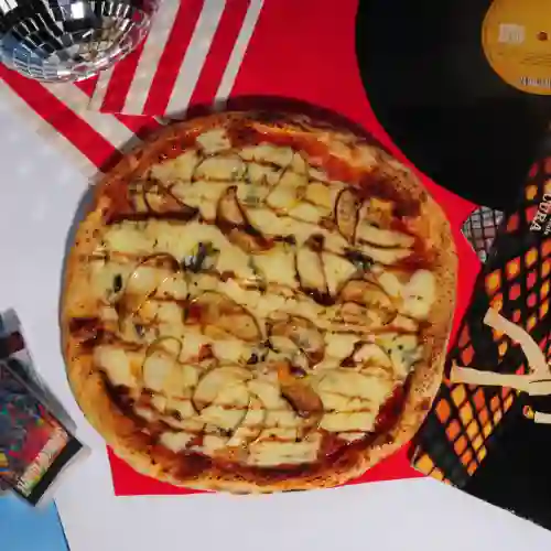 Pizza Ciruela y Tocienta