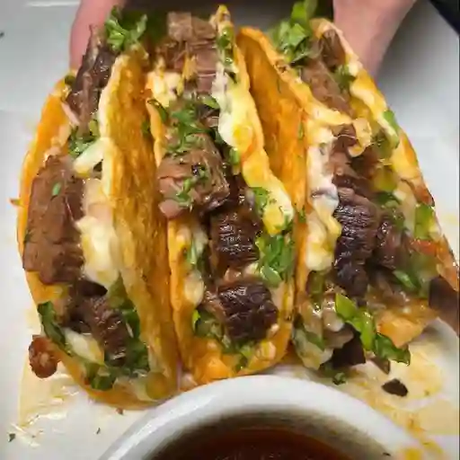 Trio quesitacos de asada escandalosos