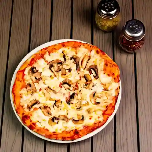 Pizza con Pollo y Champiñones Mediana