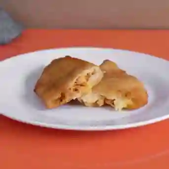 Empanada de Pollo con Queso