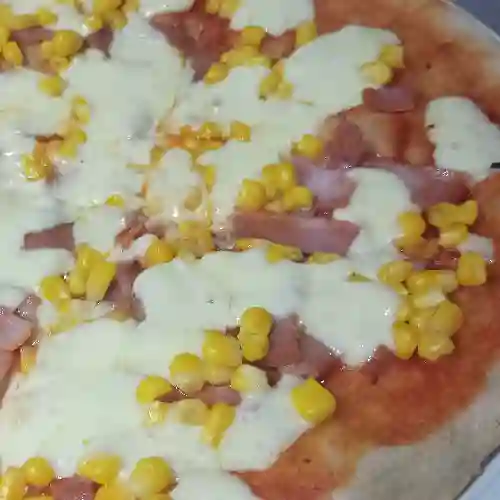 Pizza Tocineta y Maíz