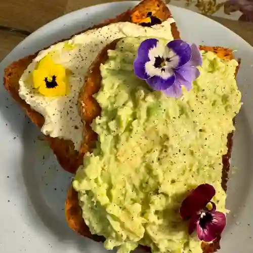 Tostadas Queso Crema y Aguacate