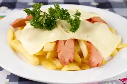 Salchipapa Americano con Queso