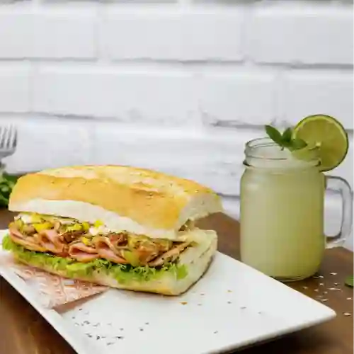 Combo Sándwich Lomo Cerdo Ahumado+bebida