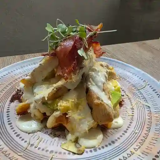 Waffle de pollo aguacate